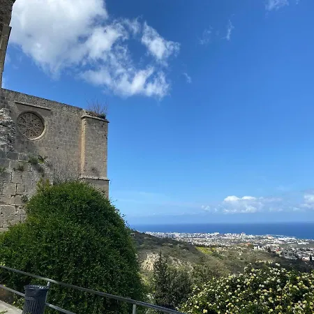 Bellapais Abbey Boutique מלון *