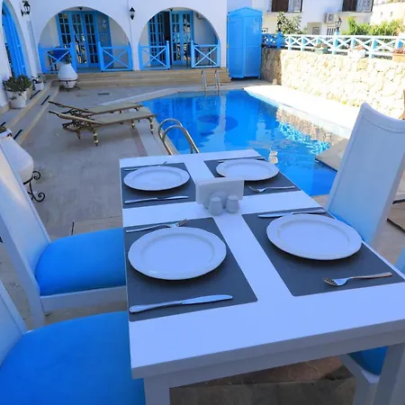 Bellapais Abbey Boutique * קיירניה