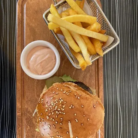 Bellapais Abbey Boutique קיירניה