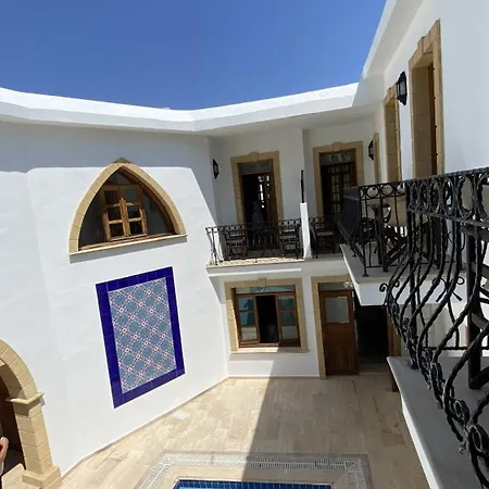 מלון Bellapais Abbey Boutique *