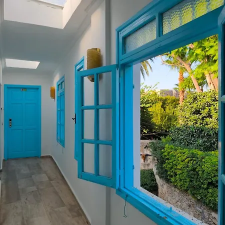 Bellapais Abbey Boutique מלון קיירניה