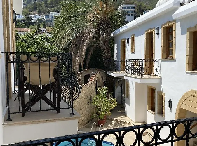 Bellapais Abbey Boutique キレニア