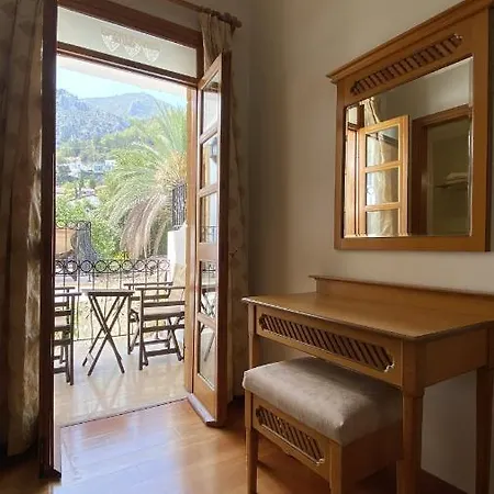 Bellapais Abbey Boutique Hotell *