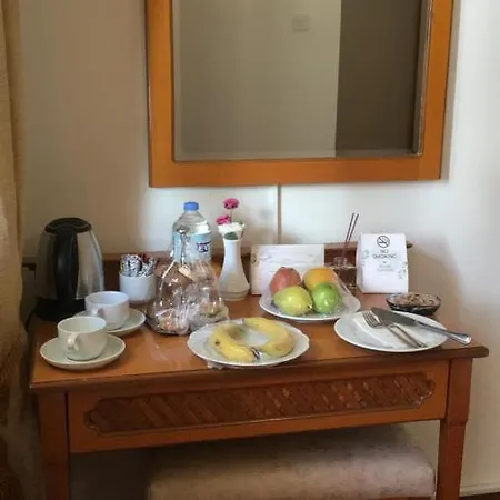 Bellapais Abbey Boutique Hotell *