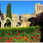 Bellapais Abbey Boutique * 凯里尼亚
