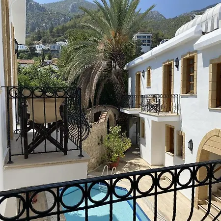 Bellapais Abbey Boutique كيرينيا