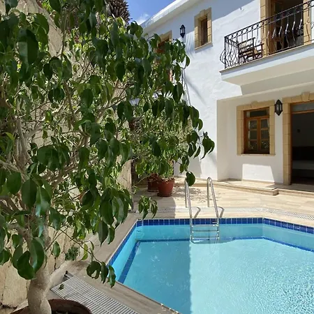Bellapais Abbey Boutique كيرينيا